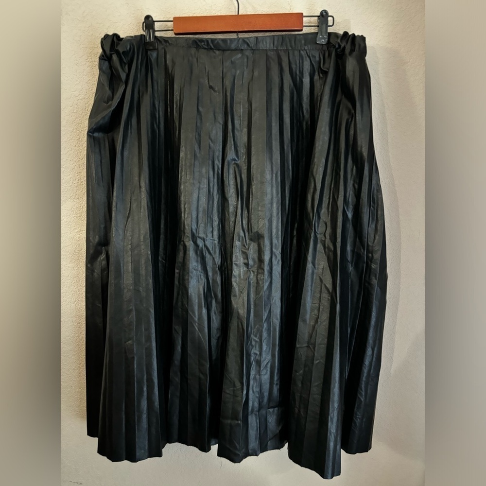 Lane Bryant Faux Leather Pleated Midi Skirt 18/20 - Picture 10 of 10